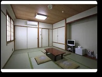 Tokyo Banyan Hotel 2*,