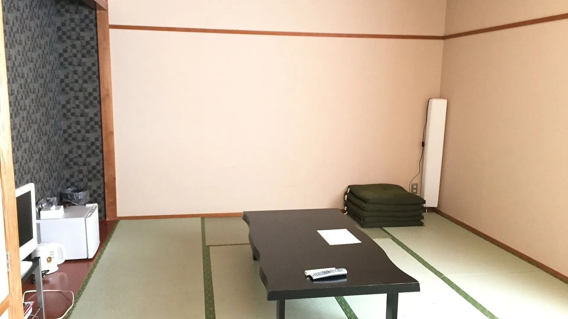 Tokyo Banyan Hotel 2*,